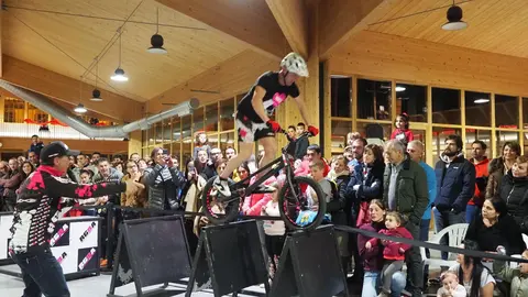 OLYMPUS DIGITAL CAMERA         