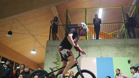 OLYMPUS DIGITAL CAMERA         