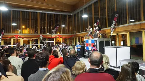 OLYMPUS DIGITAL CAMERA         