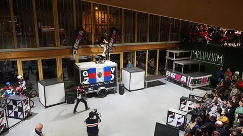 OLYMPUS DIGITAL CAMERA         