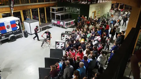 OLYMPUS DIGITAL CAMERA         