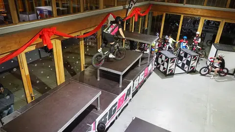 OLYMPUS DIGITAL CAMERA         