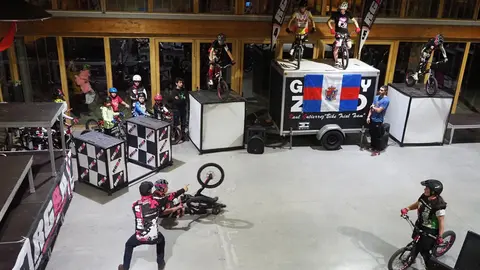 OLYMPUS DIGITAL CAMERA         