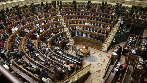 Vista general del hemiciclo en la XIV Legislatura en la sesi&oacute;n de investidura