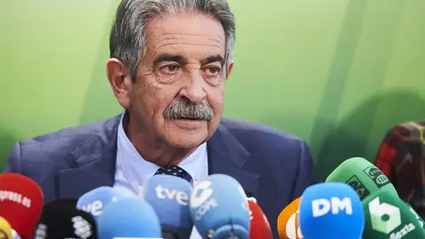 El secretario general del PRC, Miguel &Aacute;ngel Revilla, en rueda de prensa para informar sobre la situaci&oacute;n del partido tras el 'NO' a la investidura de S&aacute;nchez el pasado 7 de enero, en Santander /Cantabria (Espa&ntilde;a), a 9 de enero de 2020.