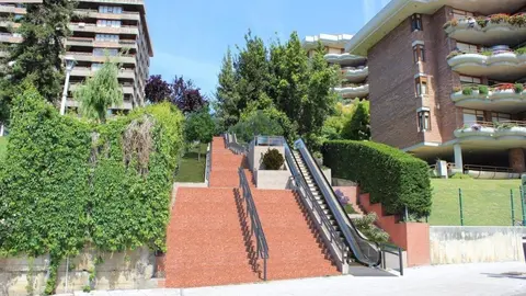 Infograf&iacute;a de las futuras rampas y escaleras mec&aacute;nicas entre Avenida del Faro y Valdenoja