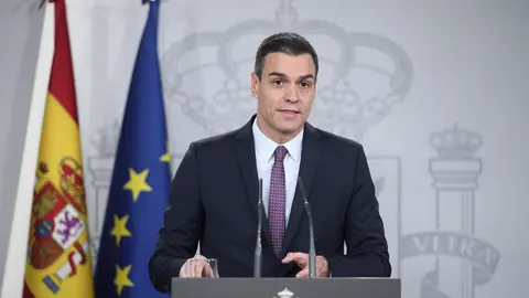El presidente del Gobierno, Pedro S&aacute;nchez, en rueda de prensa tras la primera reuni&oacute;n del consejo de ministros del Gobierno de coalici&oacute;n de PSOE y Unidas Podemos