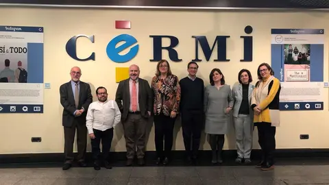 Representantes de la Confederaci&oacute;n Estatal de Defensores Universitarios (CEDU) y el Comit&eacute; Espa&ntilde;ol de Representantes de Personas con Discapacidad (CERMI) en la firma del acuerdo para promover la inclusi&oacute;n en la universidad.