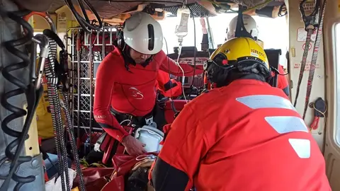 Evacuado en helic&oacute;ptero un hombre herido tras precipitarse de su tractor en Castro Urdiales