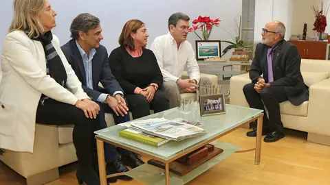 El consejero de Sanidad, Miguel Rodr&iacute;guez, recibe al presidente de SEMERGEN Cantabria, Guillermo Pombo