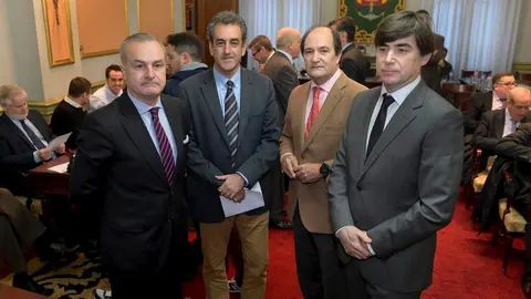 De izquierda a derecha, el general de divisi&oacute;n Felipe de la Plaza, el consejero de Industria Francisco Mart&iacute;n, el presidente de la C&aacute;mara de Comercio, Modesto Pi&ntilde;eiro, y el presidente del Cl&uacute;ster de Industria de Defenssa, Luis Garc&iacute;a  