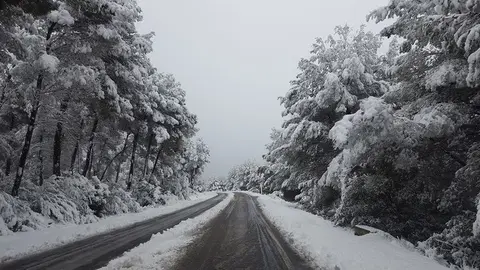Imagen de una carretera nevada en J&aacute;vea (Alicante) 