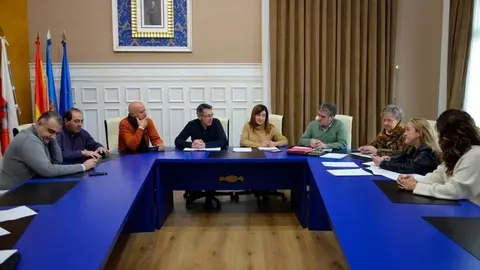 La presidenta del PP, Mar&iacute;a Jos&eacute; S&aacute;enz de Buruaga, se re&uacute;ne con alcaldesa y representantes municipales del partido en municipios afectados por las inundaciones de diciembre