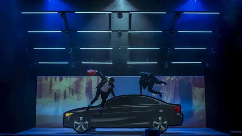 Escena de Gazoline de la Joven Compa&ntilde;&iacute;a