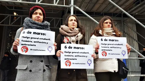Miembros del Sindicato de Estudiantes, este lunes 20 de enero en Madrid tras anunciar a los medios la convocatoria de huelga general el 6 de marzo contra el 'pin parental'.