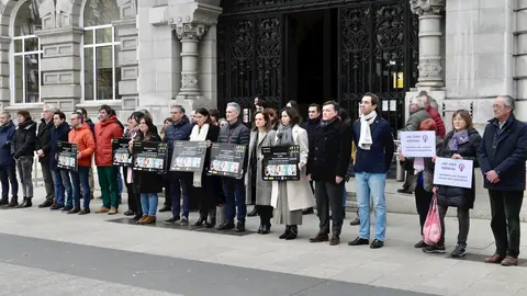 Minuto de silencio en Santander por la mujer asesinada