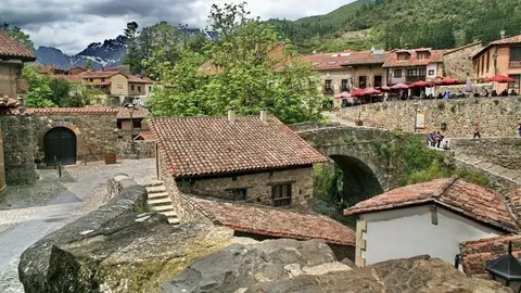 Potes. Li&eacute;bana. Comarca lebaniega. Pueblo. Poblaci&oacute;n. Casas. Rural. Cantabria.