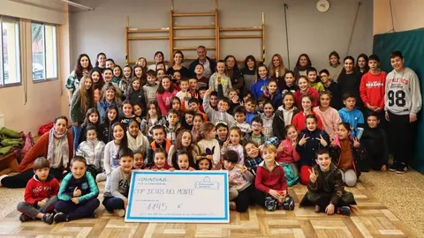 Entrega de la recaudaci&oacute;n del colegio Jes&uacute;s del Monte