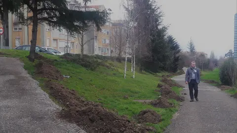 Ejecuci&oacute;n de una senda peatonal en Bezana