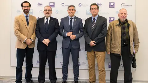 El vicepresidente regional, Pablo Zuloaga, y el consejero de Innovaci&oacute;n e Industria, Francisco Mart&iacute;n, visitan el IHCantabria