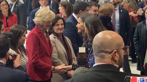 La consejera de Turismo de Cantabria con la Reina Letizia en la inauguraci&oacute;n de Fitur