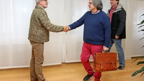 El consejero de Sanidad, Miguel Rodr&iacute;guez, y el presidente de la Fundaci&oacute;n Infancia Solidaria, Pepo D&iacute;az