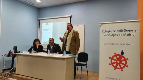 Presentadic&oacute;n del libro  'Riesgo de exclusi&oacute;n y pol&iacute;ticas sociales auton&oacute;micas en Espa&ntilde;a' en el Colegio Profesional de Polit&oacute;logos y Soci&oacute;logos de la Comunidad de Madrid