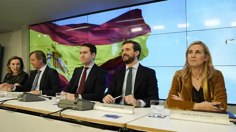 (I-D) La vicesecretaria de Pol&iacute;tica Social del PP, Cuca Gamarra; el vicesecretario de Pol&iacute;tica Territorial del PP, Antonio Gonz&aacute;lez Terol; el secretario general del PP, Teodoro Garc&iacute;a Egea; el presidente del Partido Popular, Pablo Casado; y la vicesecreta