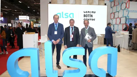 Christian Pauwles, director de Desarrollo de Negocio de ALSA, V&iacute;ctor Manuel L&oacute;pez, director general Transporte de ALSA, e &Iacute;&ntilde;igo S&aacute;enz de Miera, director general de la Fundaci&oacute;n Bot&iacute;n