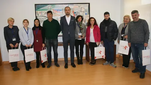 El alcalde, Javier L&oacute;pez Estrada, recibe a participantes del proyecto Erasmus +, organizado por el colegio La Paz