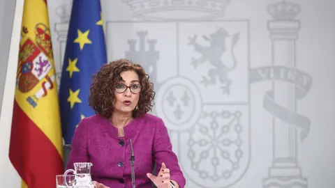 La ministra de Hacienda y Portavoz del Gobierno, Mar&iacute;a Jes&uacute;s Montero, comparece en rueda de prensa tras el Consejo de Ministros, en el Complejo de la Moncloa, en Madrid (Espa&ntilde;a), a 28 de enero de 2020.