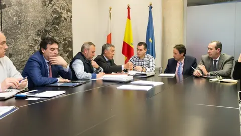 Reuni&oacute;n del consejero de Obras P&uacute;bilcas, Jos&eacute; Luis Gochicoa, con AMA