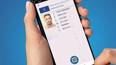 dgt-permitira-usar-smartphone-como-carne-conducir