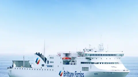 Barco de Brittany Ferries que realiza la ruta Santander-Cork
