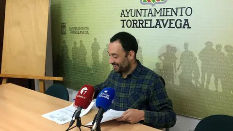 El concejal de ACPT Alejandro P&eacute;rez en rueda de prensa