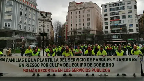 Concentraci&oacute;n de los trabajadores del Servicio de Parques y Jardines de Santander
