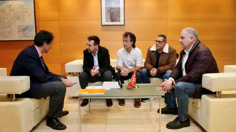Copnsejero de Obras P&uacute;blicas, Jos&eacute; Luis Gochicoa, y alcalde de Colindres, Javier Incera