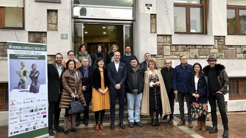 Presentaci&oacute;n de una gala ben&eacute;fica contra el c&aacute;ncer en Torrelavega