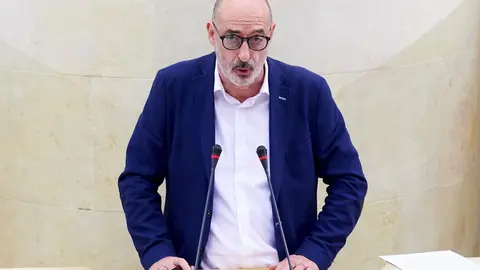 El portavoz de Ciudadanos Cantabria, F&eacute;lix &Aacute;lvarez , interviene en la sesi&oacute;n plenaria del Parlamento de Cantabria para la aprobaci&oacute;n de los Presupuestos de 2020, en Santander (Espa&ntilde;a), a 19 de diciembre de 2019.