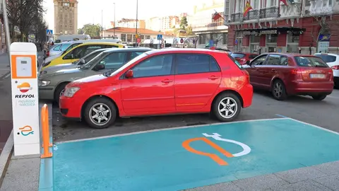 Punto de recarga para veh&iacute;culos el&eacute;ctricos en Santander