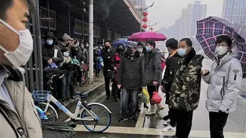 ciudadanos mascarilla
