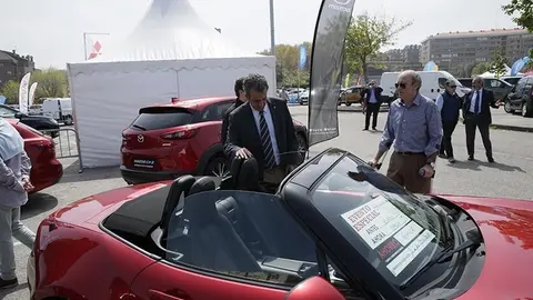 Consejero de Industria en un coche