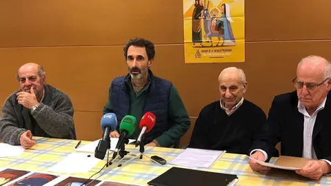 El presidente de la Asociaci&oacute;n de Vecinos del R&iacute;o de la Pila, Jes&uacute;s Garay; el asesor y arquitecto Domingo de la Lastra, y los presidentes de la FECAV y de la Federaci&oacute;n de Vecinos Ciudad de Santander y Cantabria, Ricardo Sainz y Ram&oacute;n Carrancio