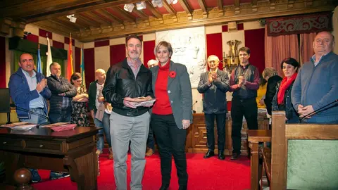 El Ayuntamiento de Camargo homenajea a los docentes jubilados