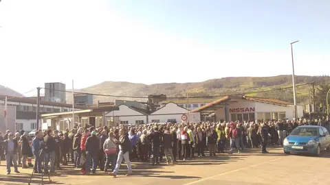 Concentracion en Nissan de Los Corrales