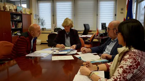 La consejera de Turismo y el alcalde de B&aacute;rcena de Cicero, Gumersindo Ranero