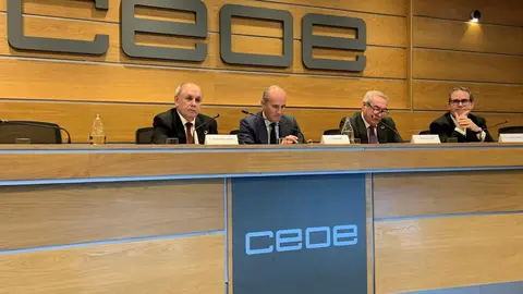 La FEMP, la CEOE y Aseja debaten sobre infraestructuras verdes.