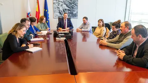 El consejero de Desarrollo Rural, Ganader&iacute;a, Pesca, Alimentaci&oacute;n y Medio Ambiente, Guillermo Blanco, se re&uacute;ne con representantes de Asaja