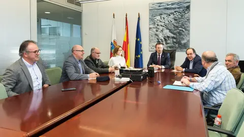 El consejero de Desarrollo Rural, Ganader&iacute;a, Pesca, Alimentaci&oacute;n y Medio Ambiente, Guillermo Blanco, se re&uacute;ne con representantes de los cinco Grupos de Acci&oacute;n Local de Cantabria