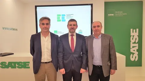 De izq a der: El presidente de Satse, Manuel Cascos; el presidente de FEP, Andoni Lorenzo; y el presidente de ANPE, Nicol&aacute;s Fern&aacute;ndez.